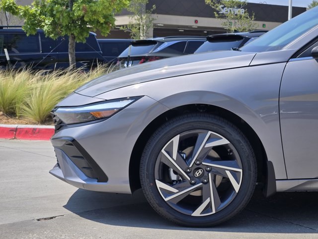 2025 Hyundai Elantra Hybrid Limited photo 5
