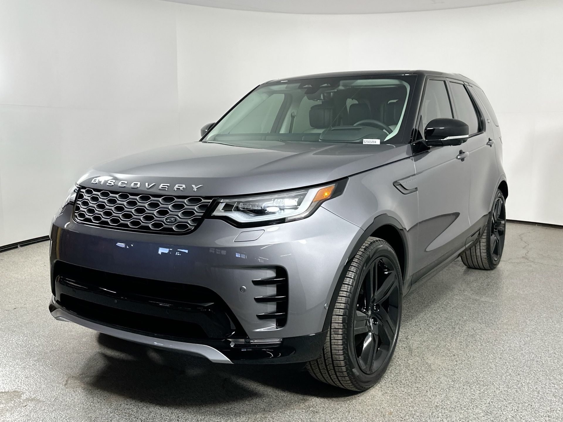 2025 Land Rover Discovery Metropolitan Edition