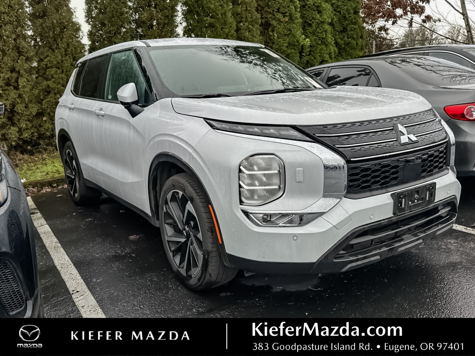 2024 Mitsubishi Outlander SE's photo