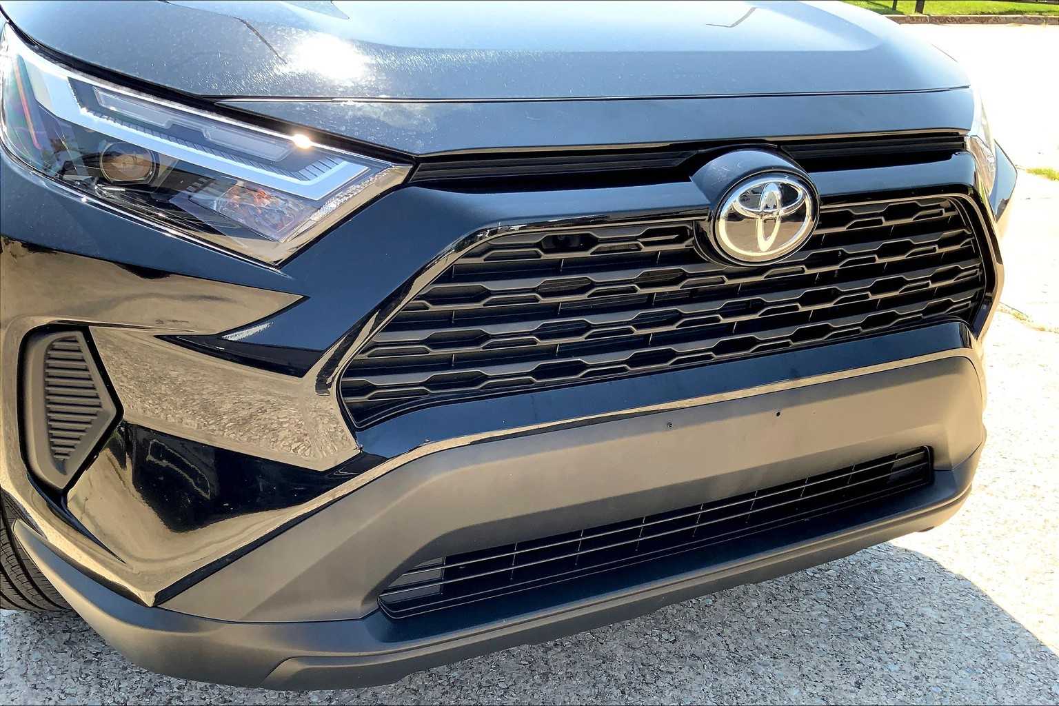 2025 Toyota RAV4 LE photo 25