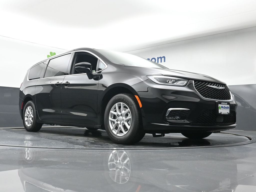 2026 Chrysler Pacifica photo 21