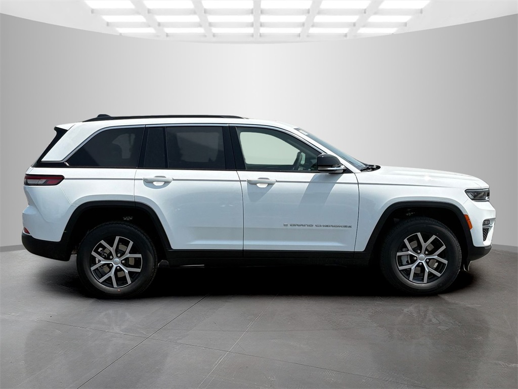 2025 Jeep Grand Cherokee Limited photo 2