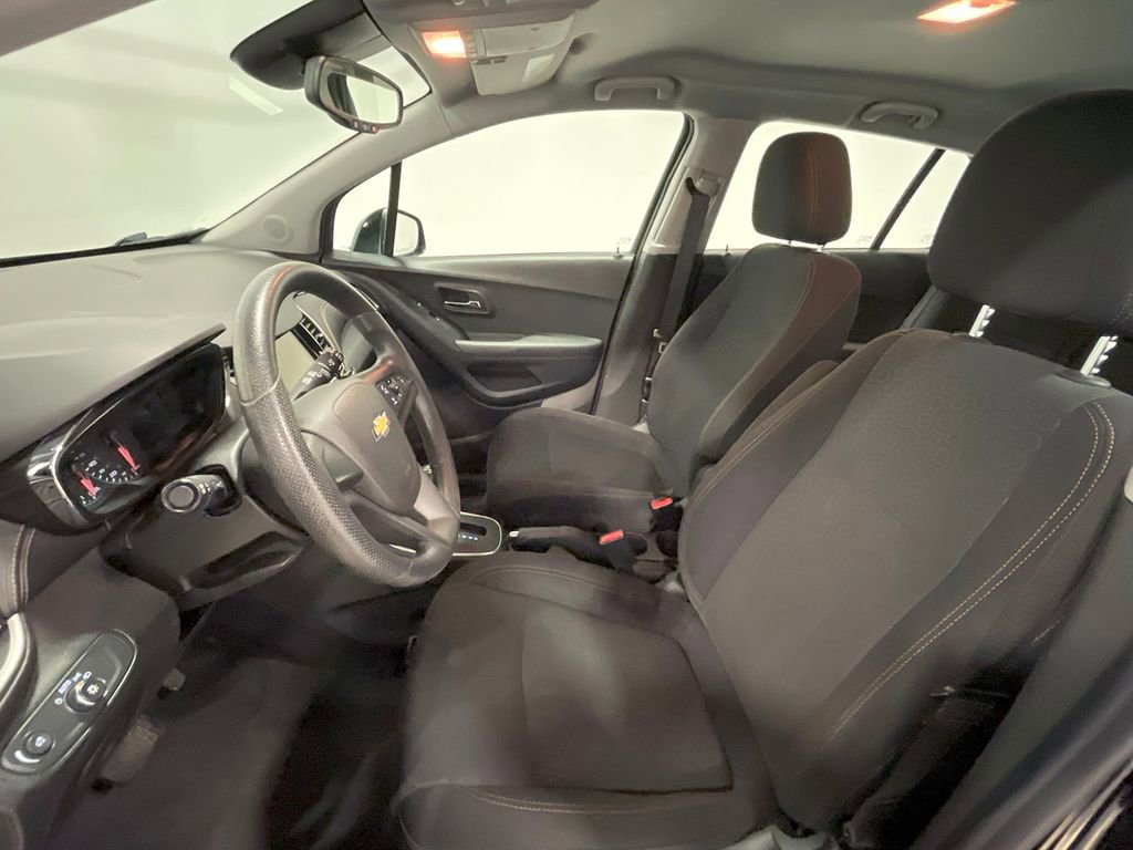 2019 Chevrolet Trax LS photo 2