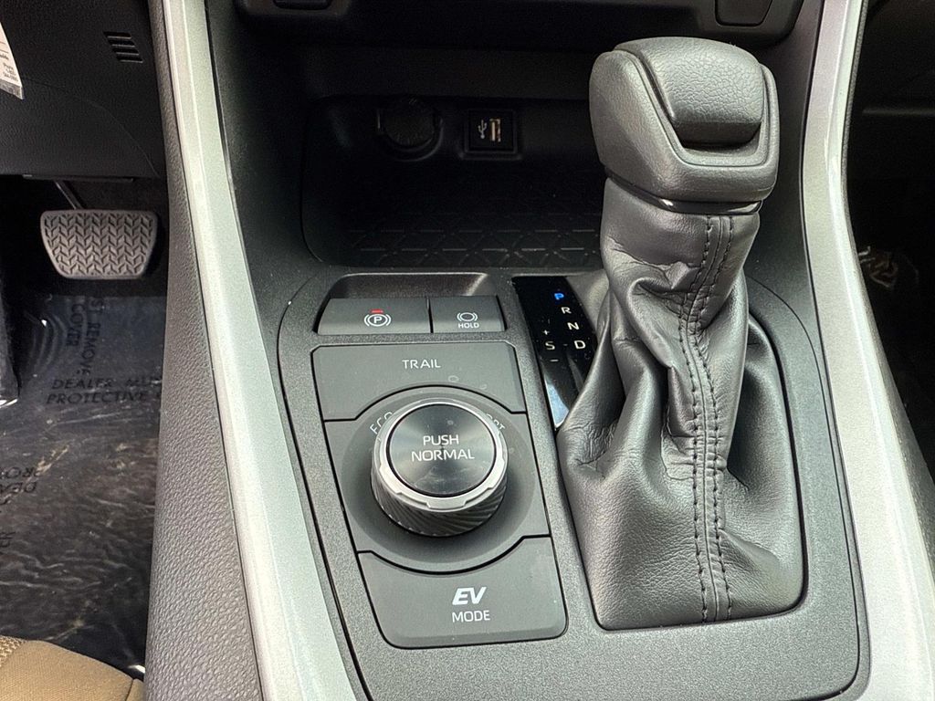 2024 Toyota RAV4 Hybrid LE photo 28