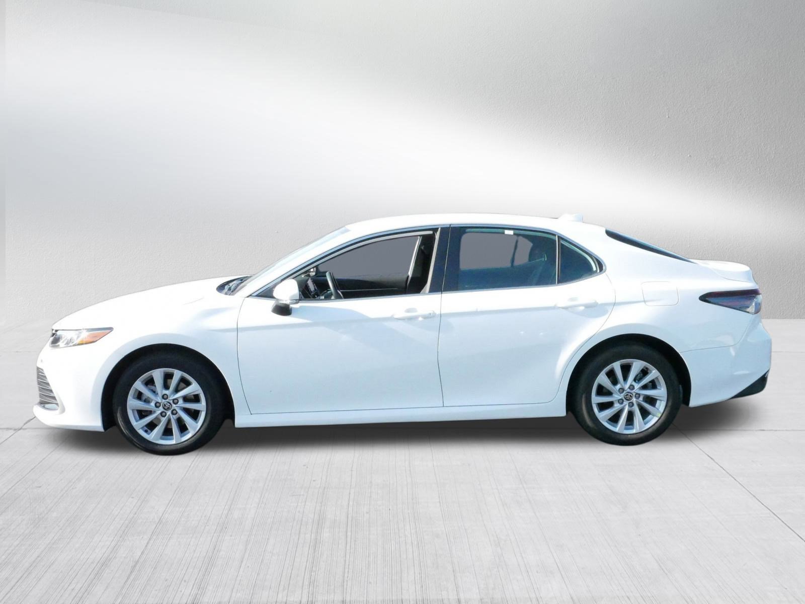 2022 Toyota Camry LE photo 4