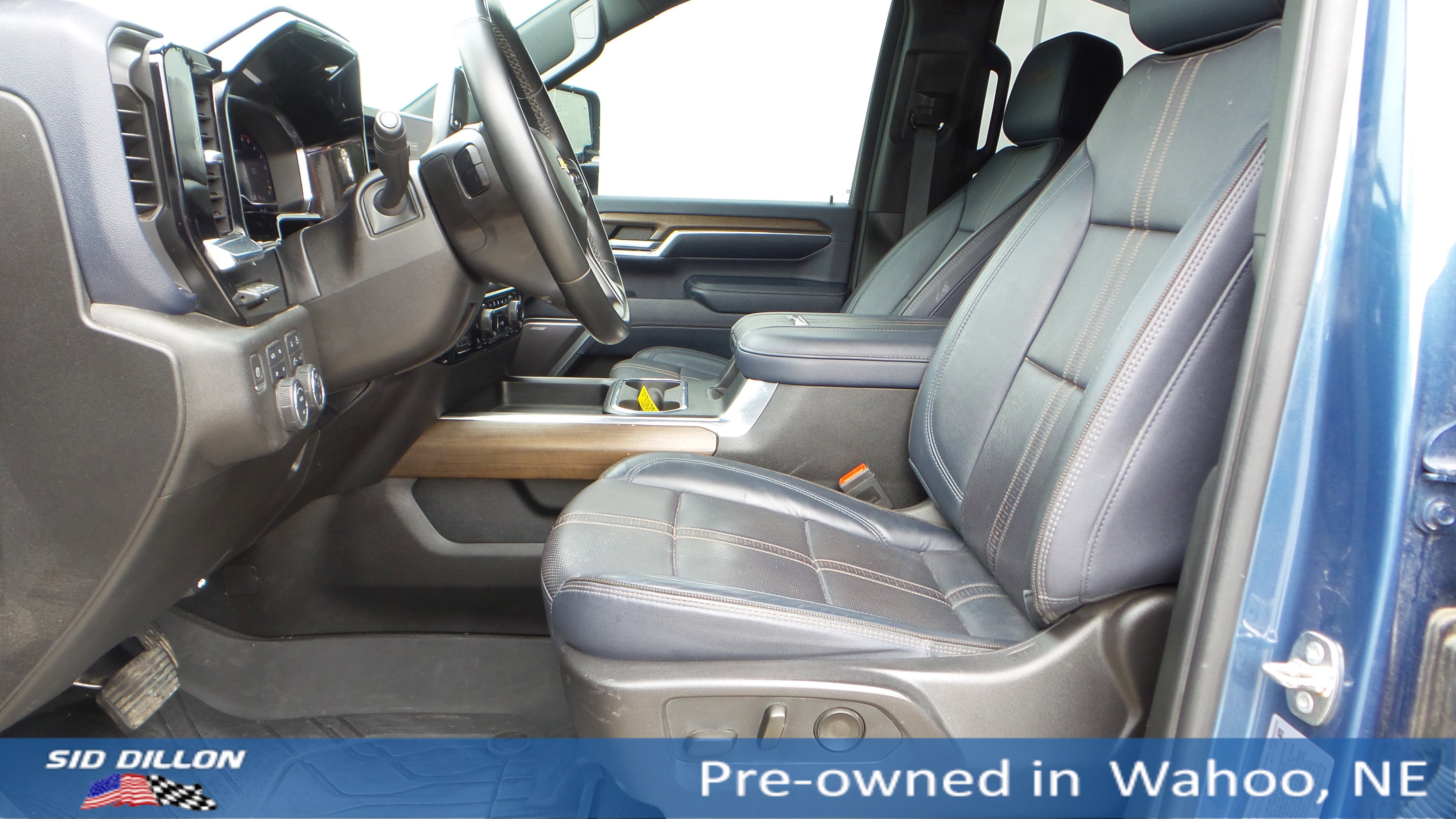 Used 2024 Lakeshore Blue Metallic Chevrolet High Country image 9