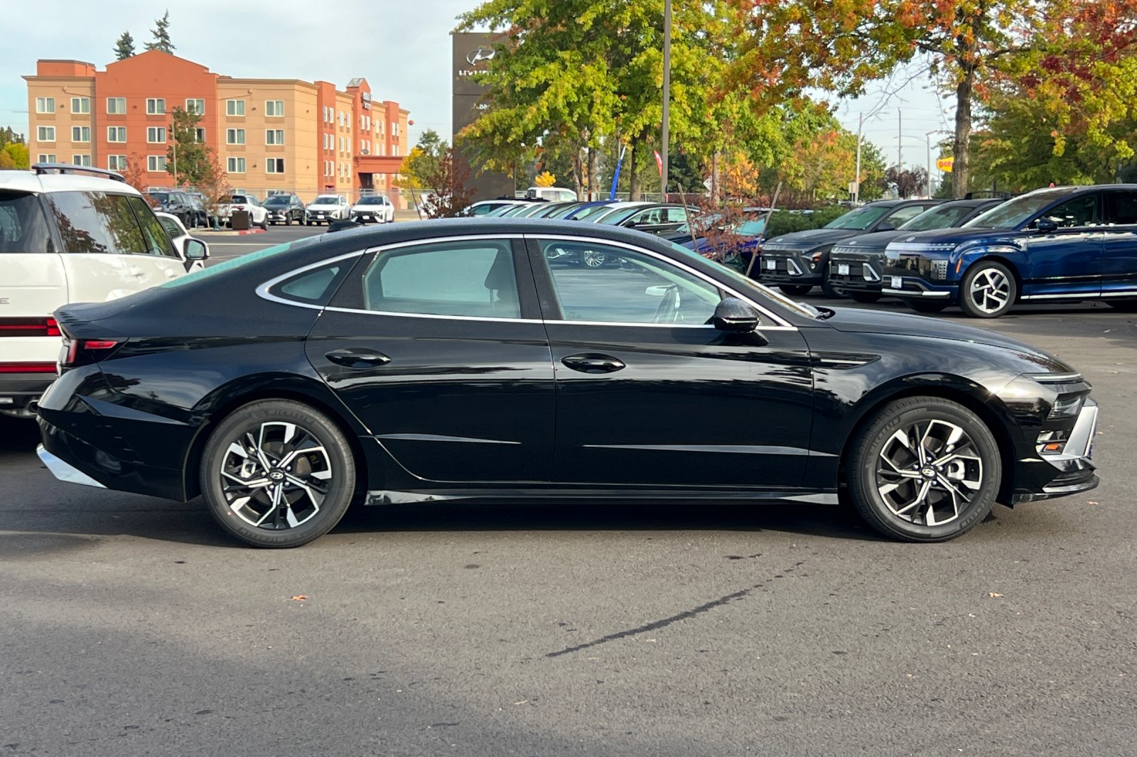 2024 Hyundai Sonata SEL photo 2