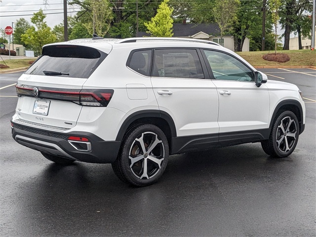 2025 Volkswagen Taos SEL photo 4