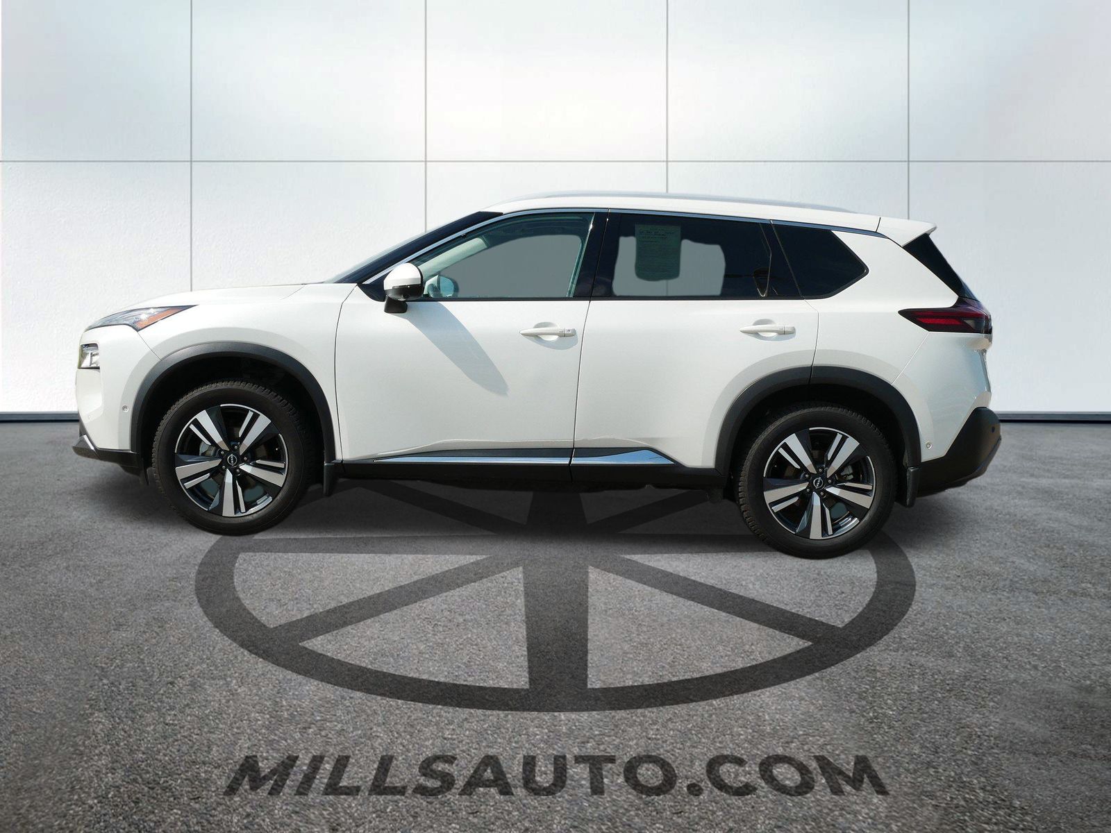 Used 2022 Nissan Rogue SL with VIN 5N1BT3CB4NC674247 for sale in Willmar, Minnesota
