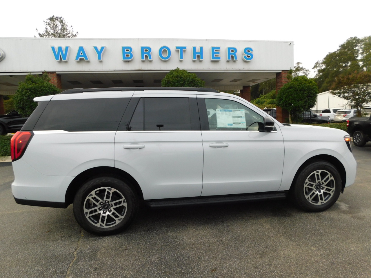 2025 Ford Expedition Active's photo