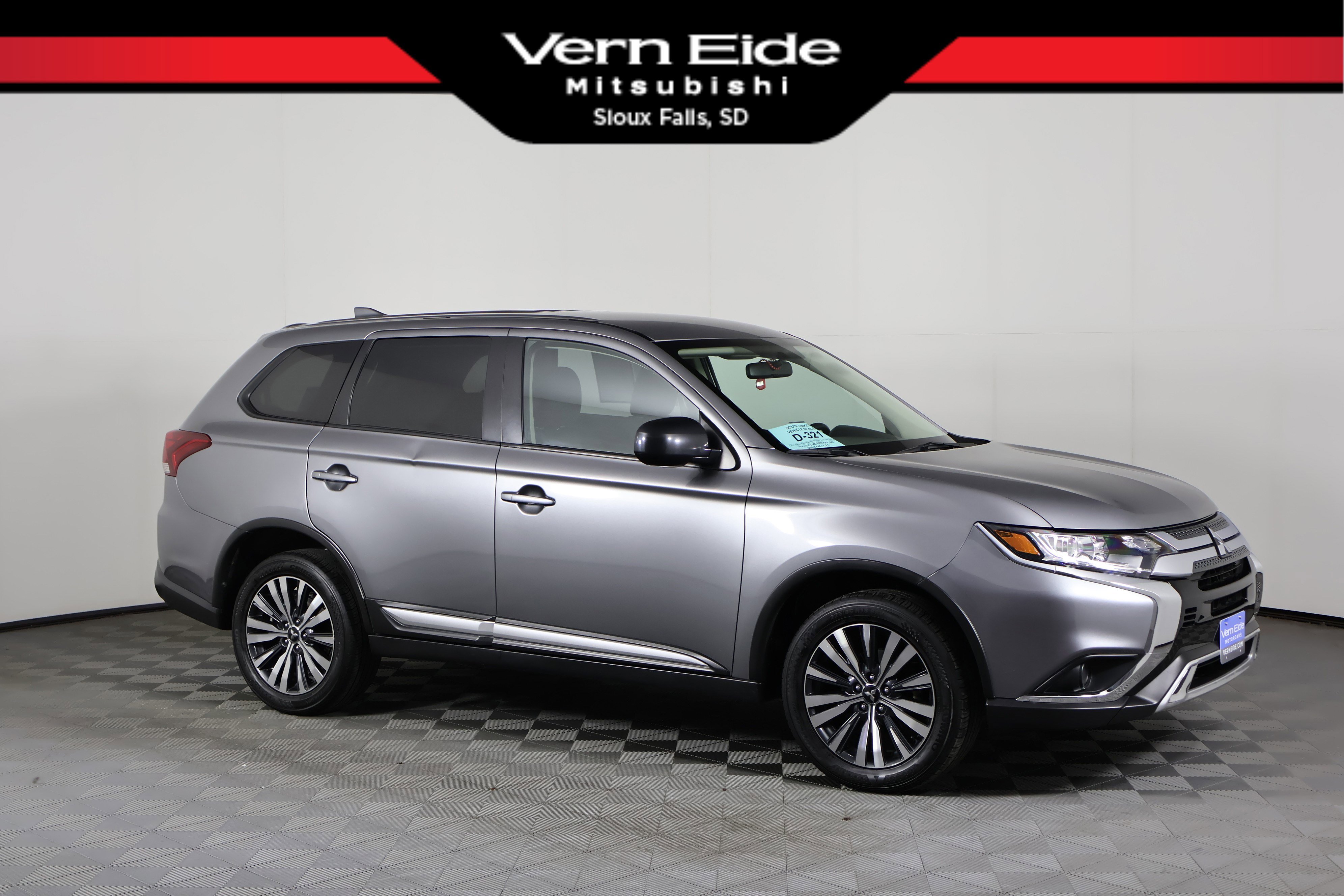 2020 Mitsubishi Outlander ES's photo