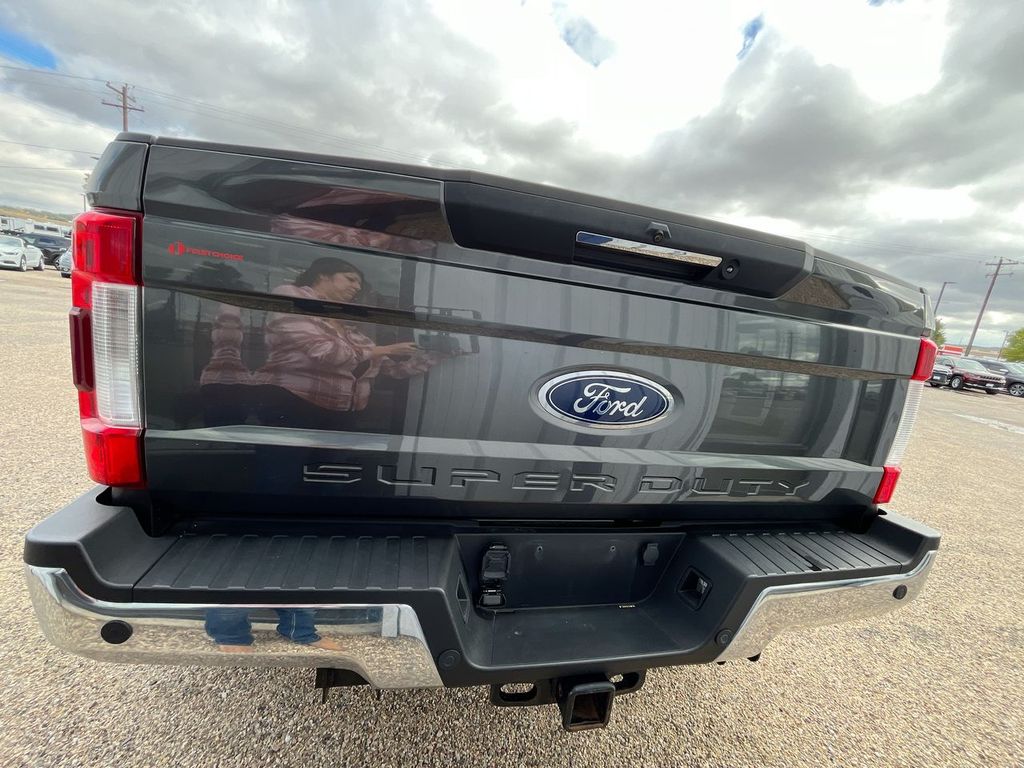 2019 Ford F-350 Lariat photo 5