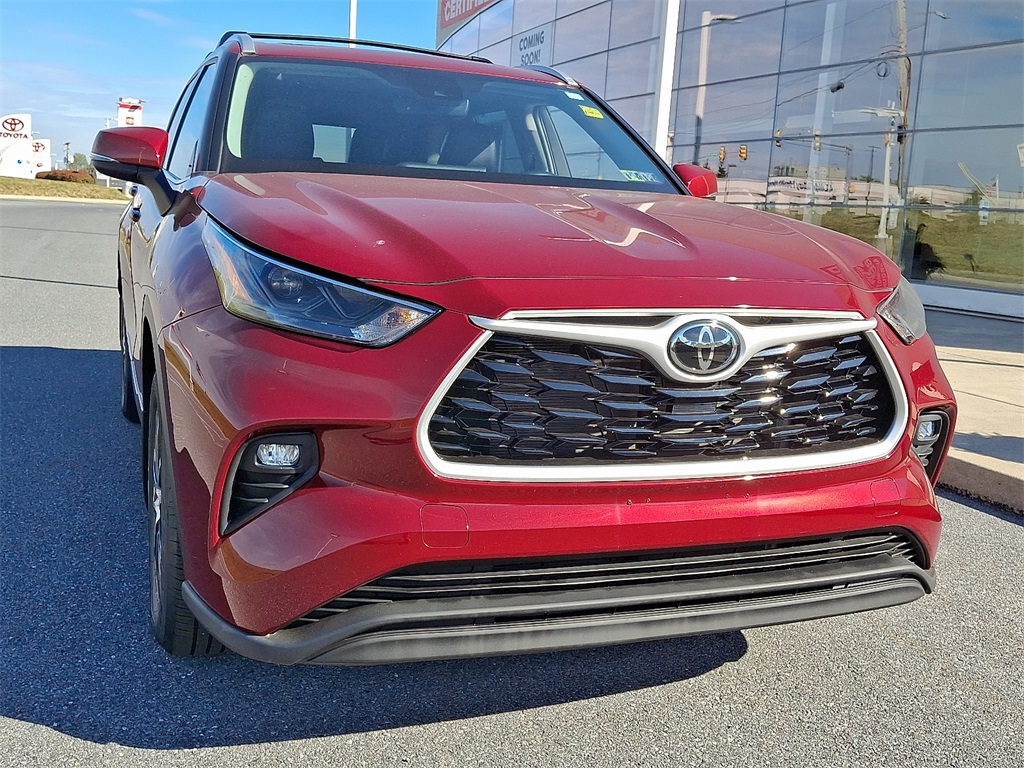 2022 Toyota Highlander XLE photo 2