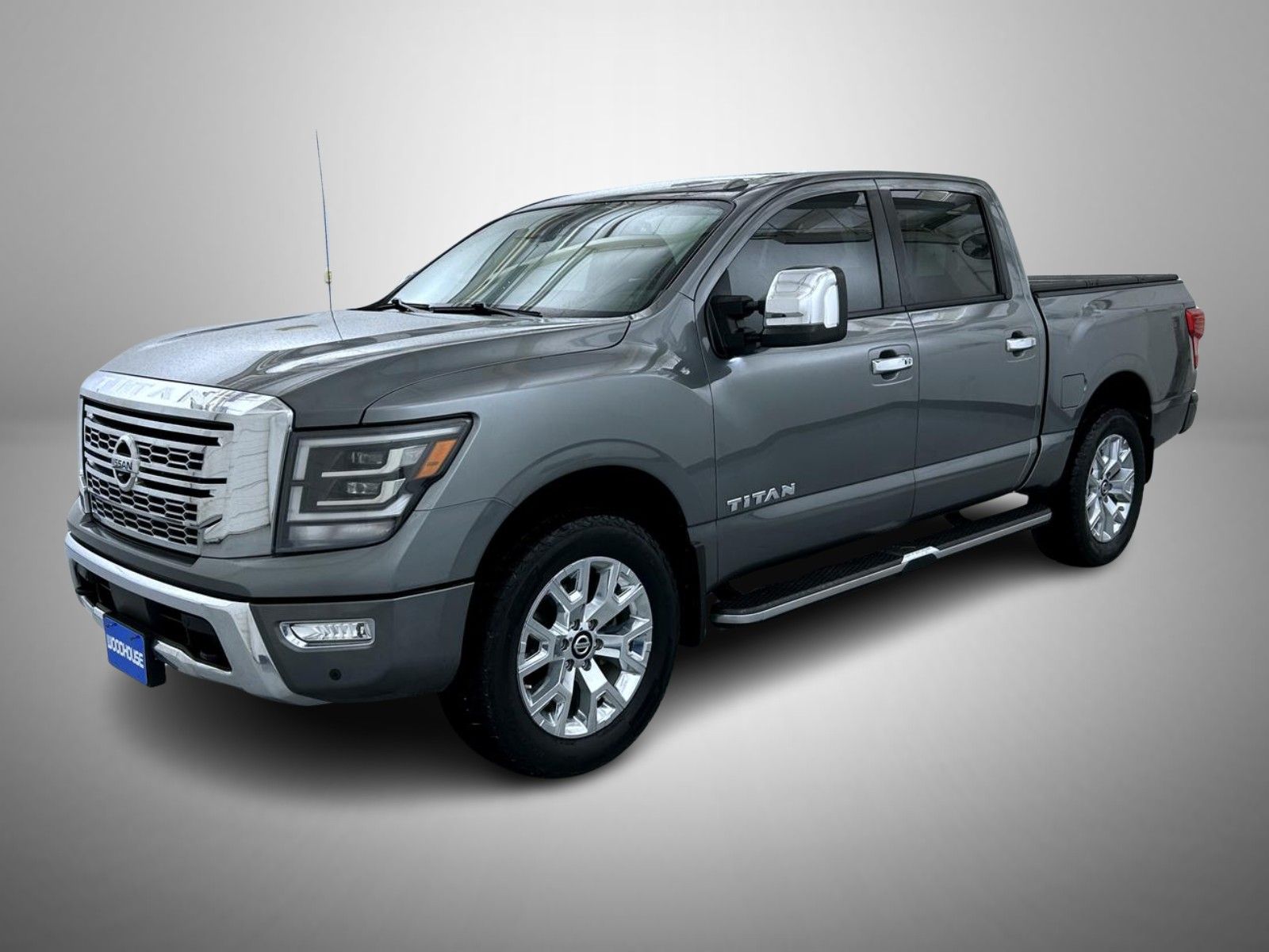 2021 Nissan Titan SL's photo