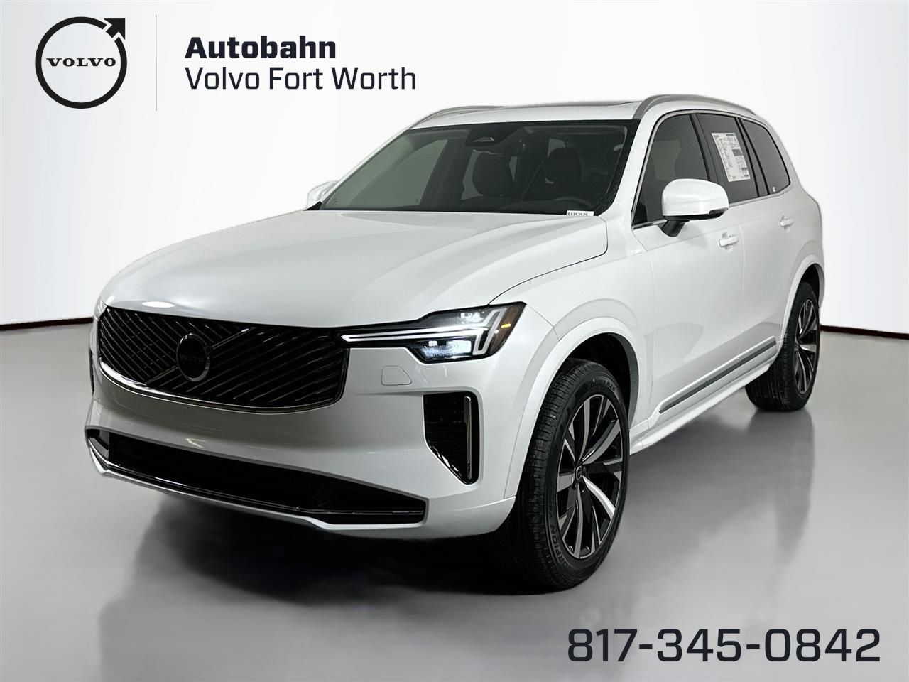 2025 Volvo XC90 Core's photo