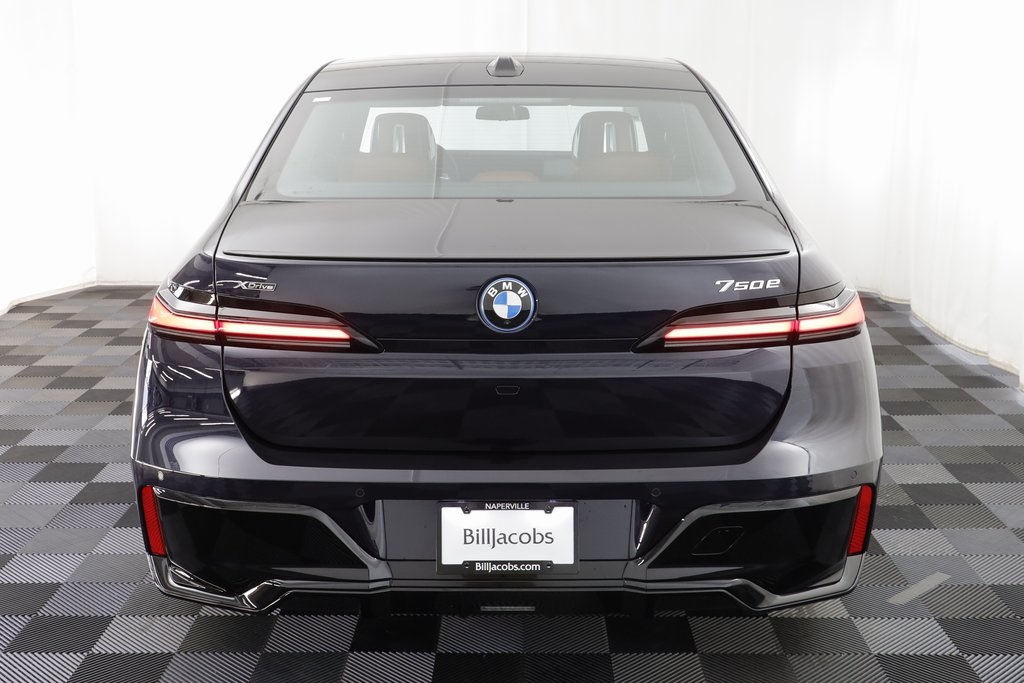 2026 Bmw 750e photo 14