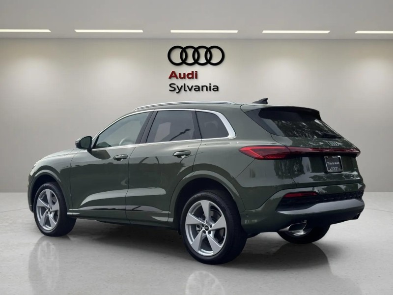 2025 Audi Q5 2.0T Premium Plus photo 2