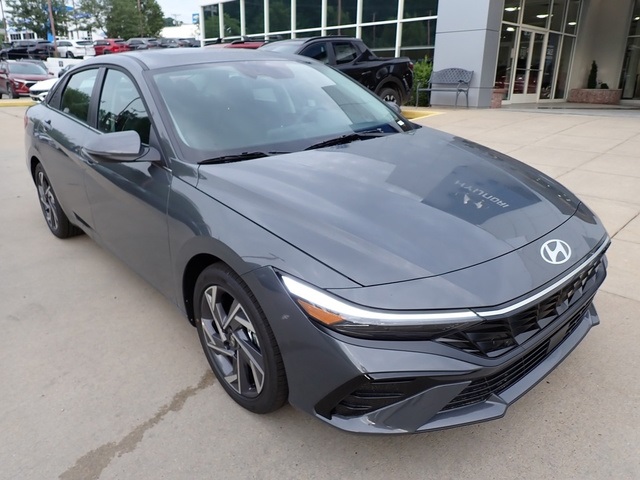 2025 Hyundai Elantra Limited photo 9