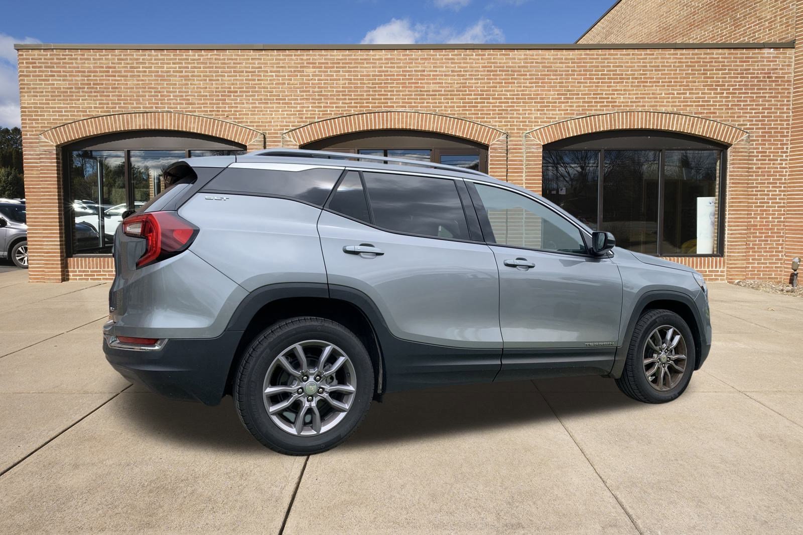 2024 Gmc Terrain SLT photo 3