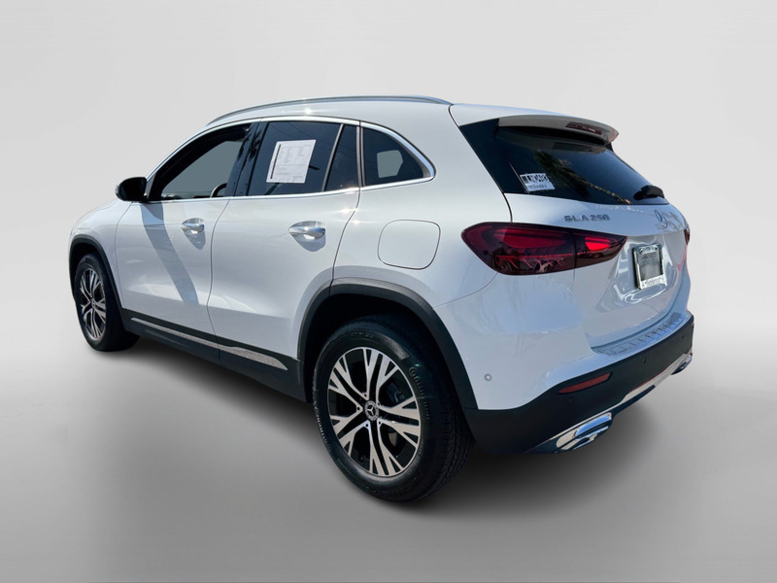 Certified Used 2025 Polar White Mercedes-Benz GLA 250 image 3