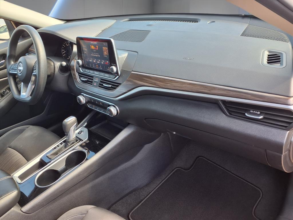 2024 Nissan Altima 2.5 SV photo 13