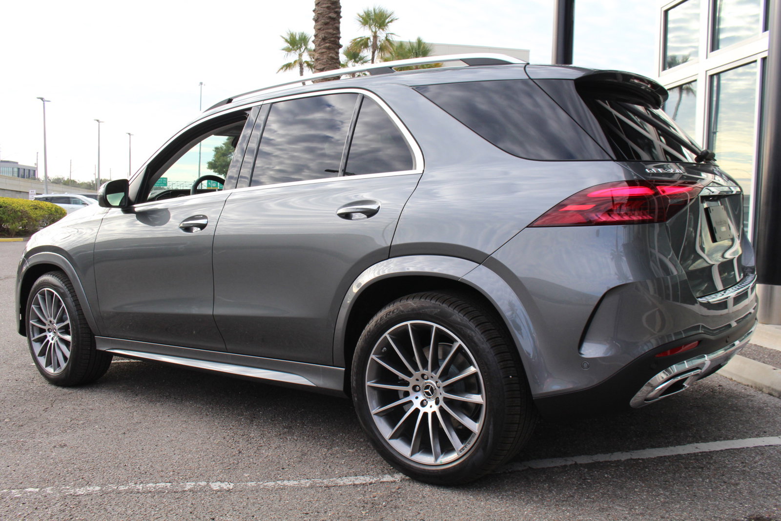 2025 Mercedes Benz GLE 350 4MATIC photo 4