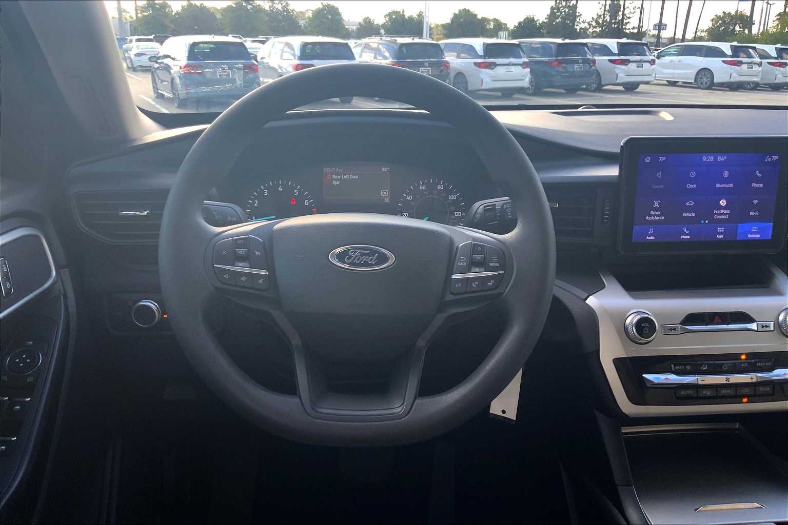 2022 Ford Explorer Base photo 4