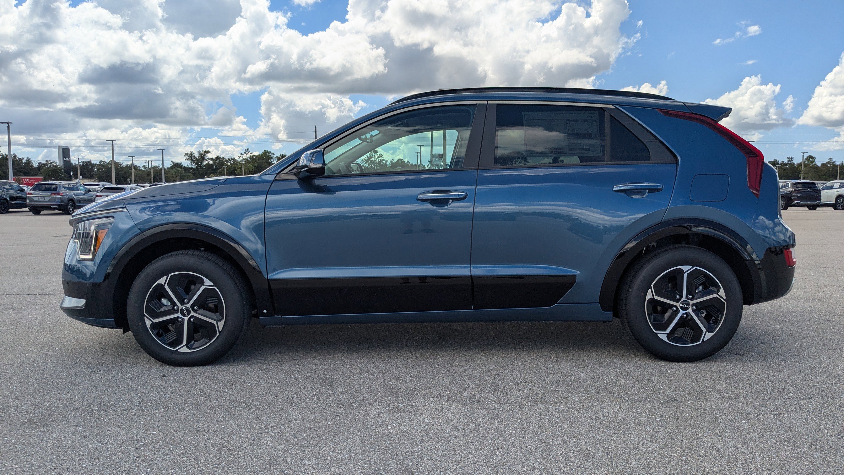 2025 Kia Niro SX Touring photo 3