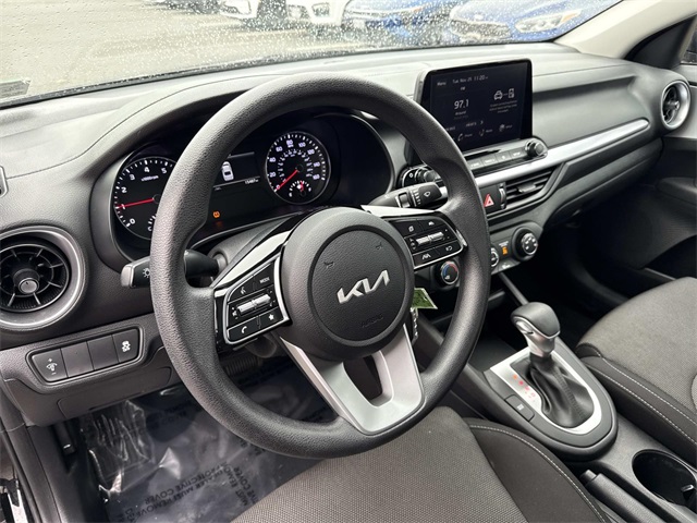 2023 Kia Forte LXS photo 2
