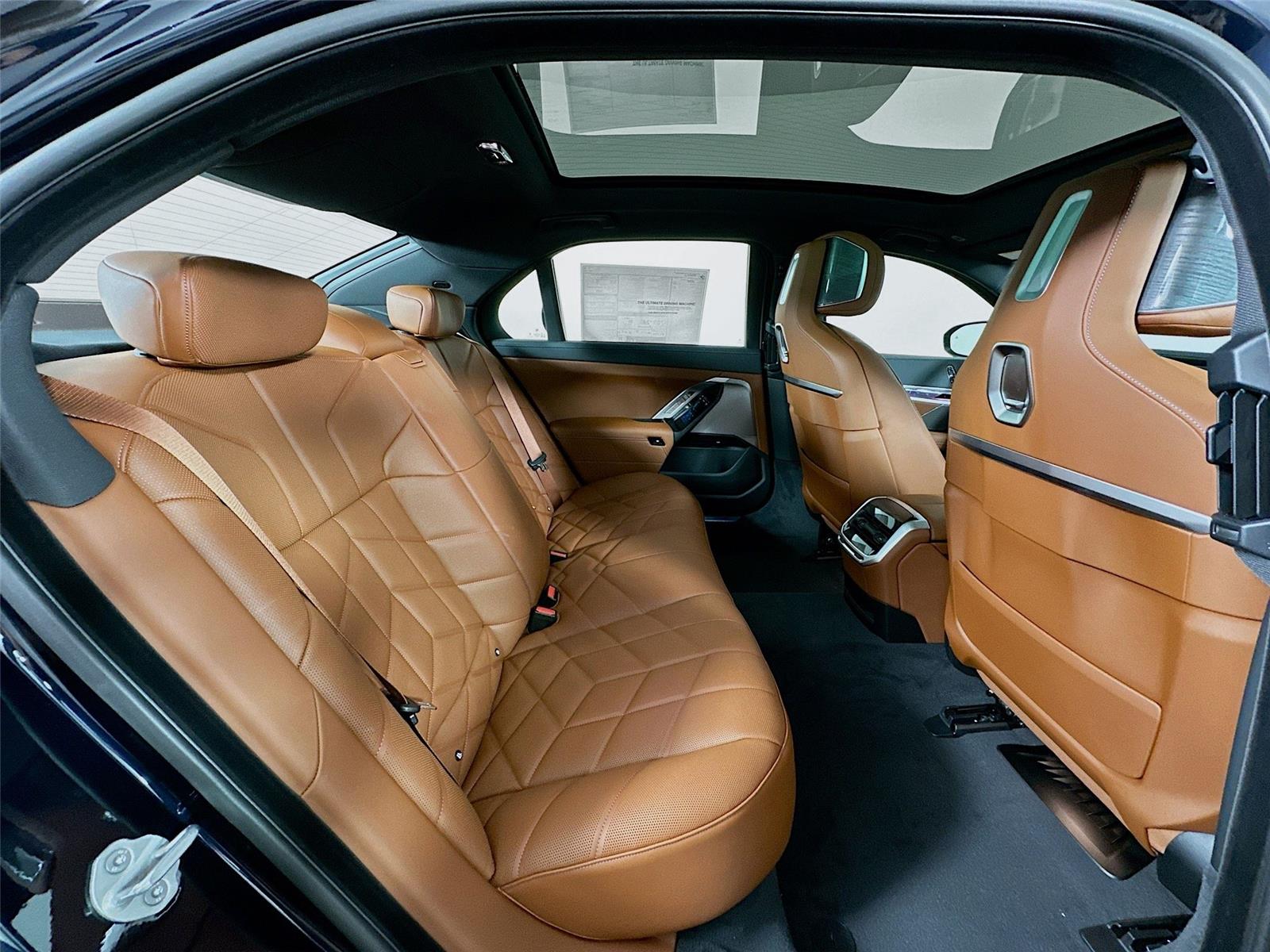 2026 Bmw 750e photo 28