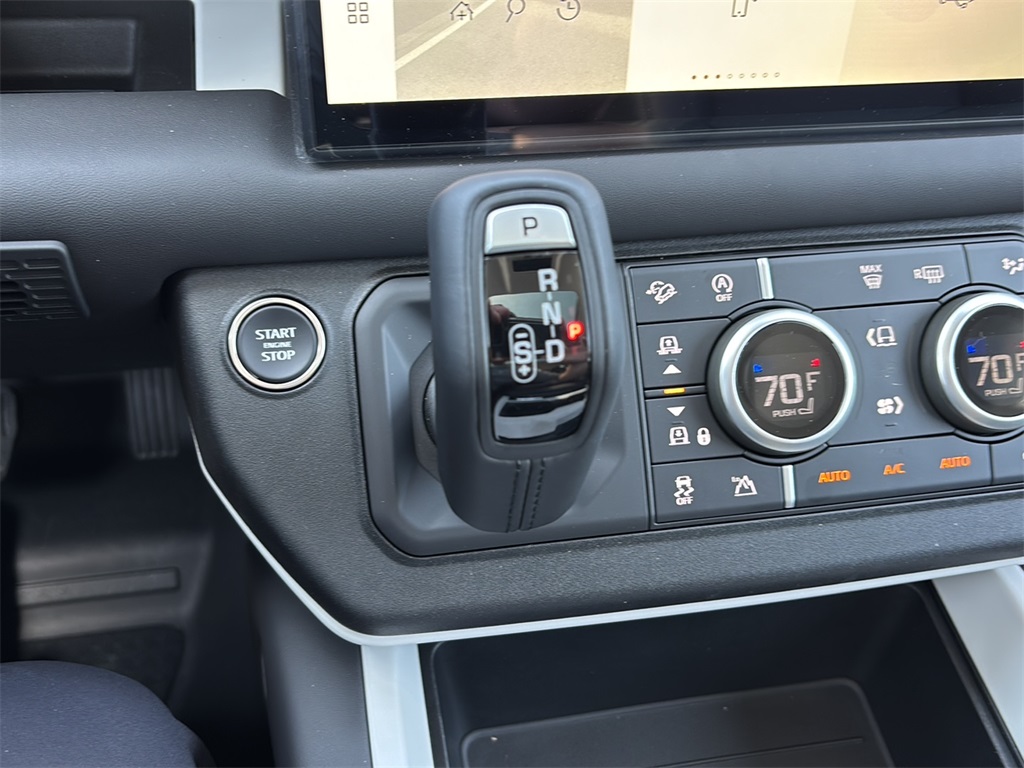 2025 Land Rover Defender 110 S photo 10