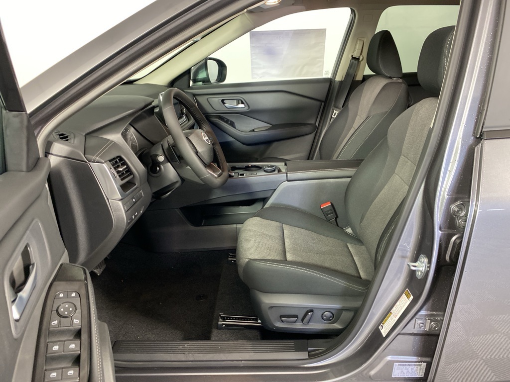 2026 Nissan Rogue SV photo 5