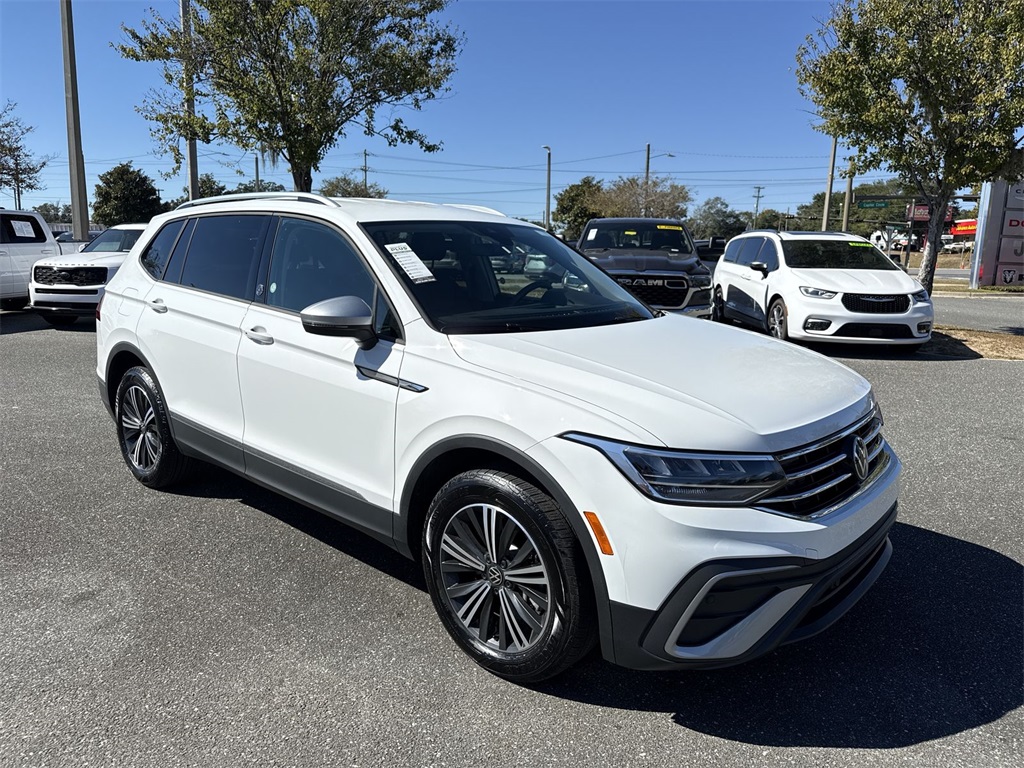 2024 Volkswagen Tiguan SE's photo