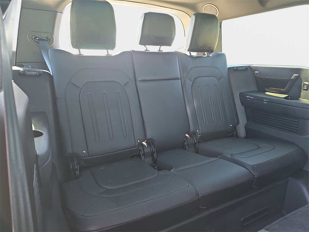 2023 Land Rover Defender 130 X photo 10