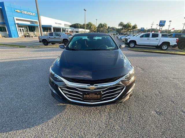 2023 Chevrolet Malibu 1LT photo 2
