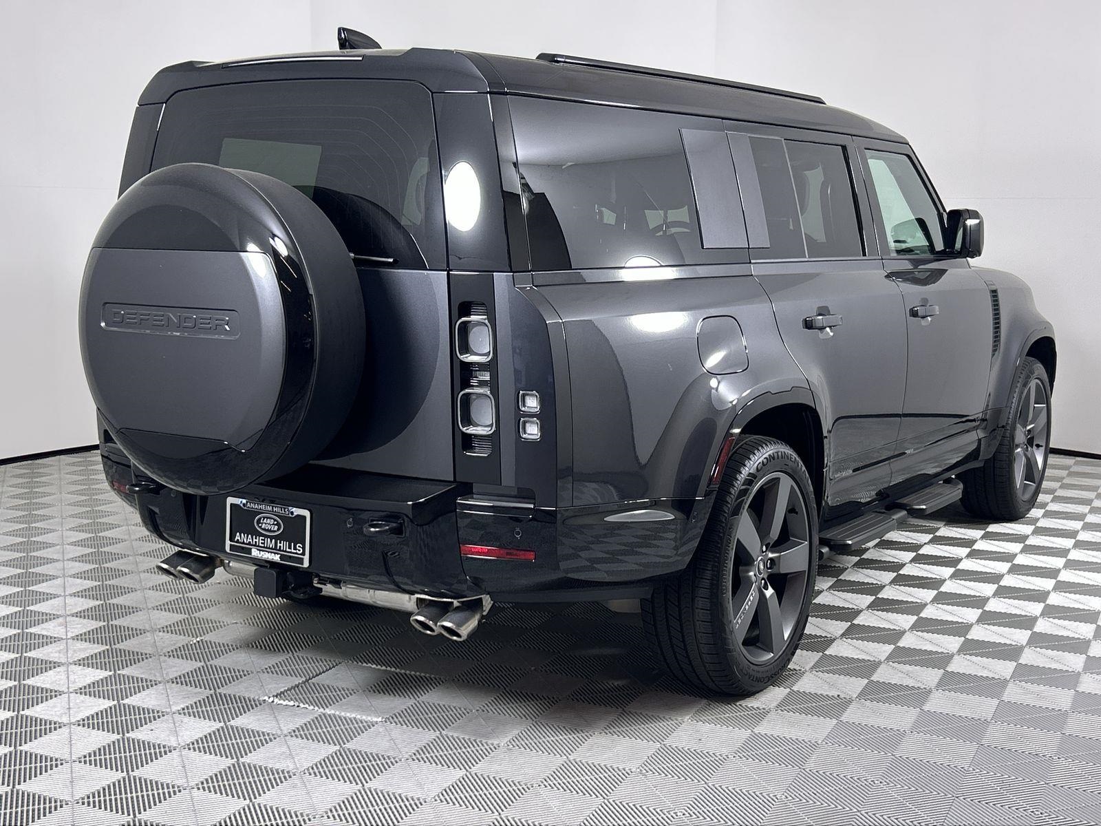 2025 Land Rover Defender 130 V8 photo 5