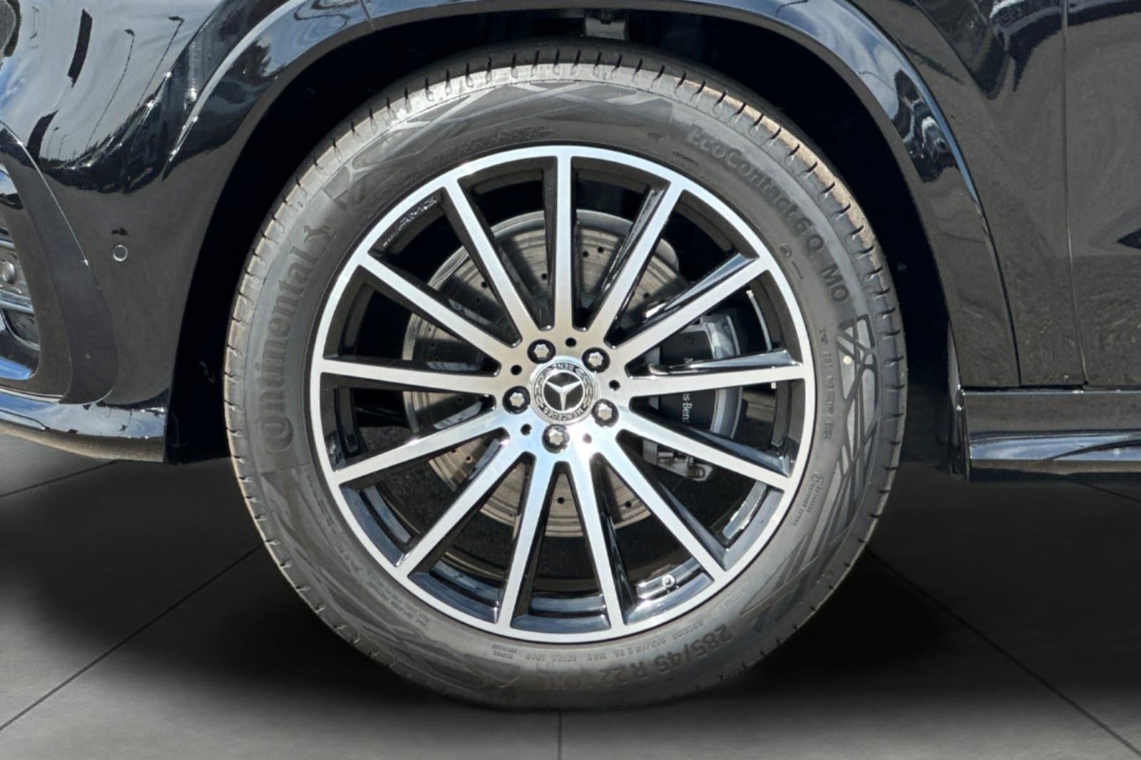 2025 Mercedes Benz GLS 450 4MATIC photo 4