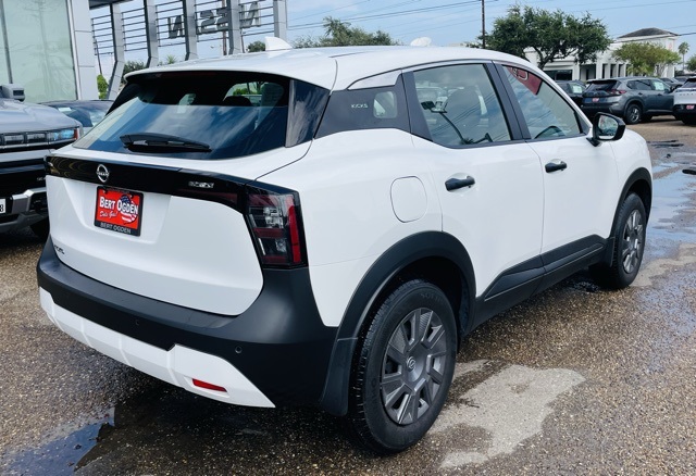 2025 Nissan Kicks S photo 4