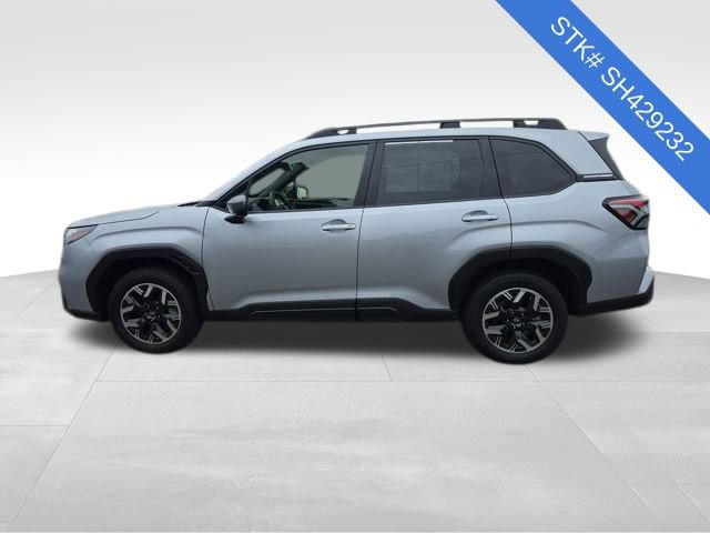 2025 Subaru Forester Premium Base photo 2