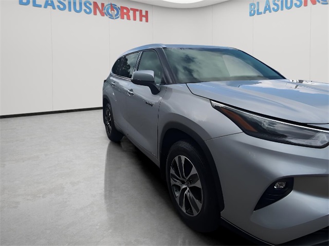 2021 Toyota Highlander Hybrid XLE photo 3