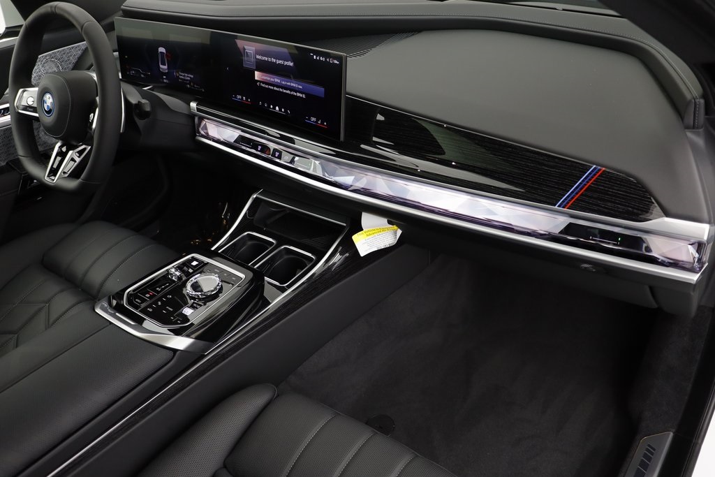 2026 Bmw 750e photo 21
