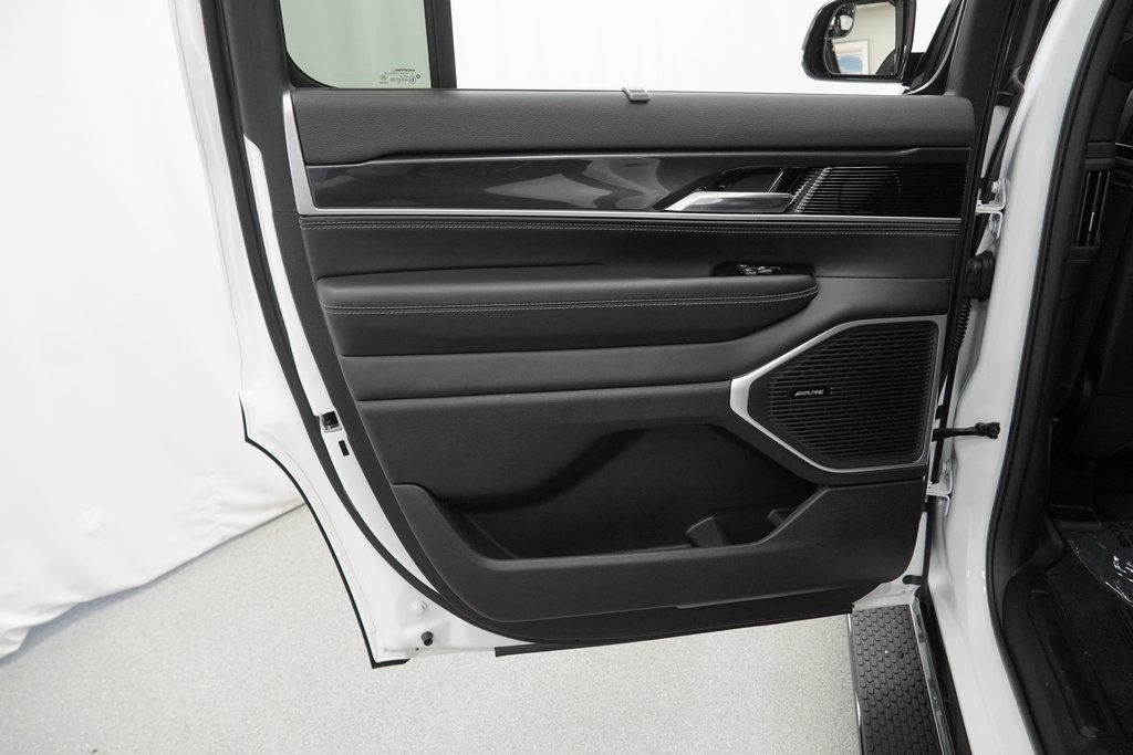 2023 Jeep Wagoneer Base photo 30