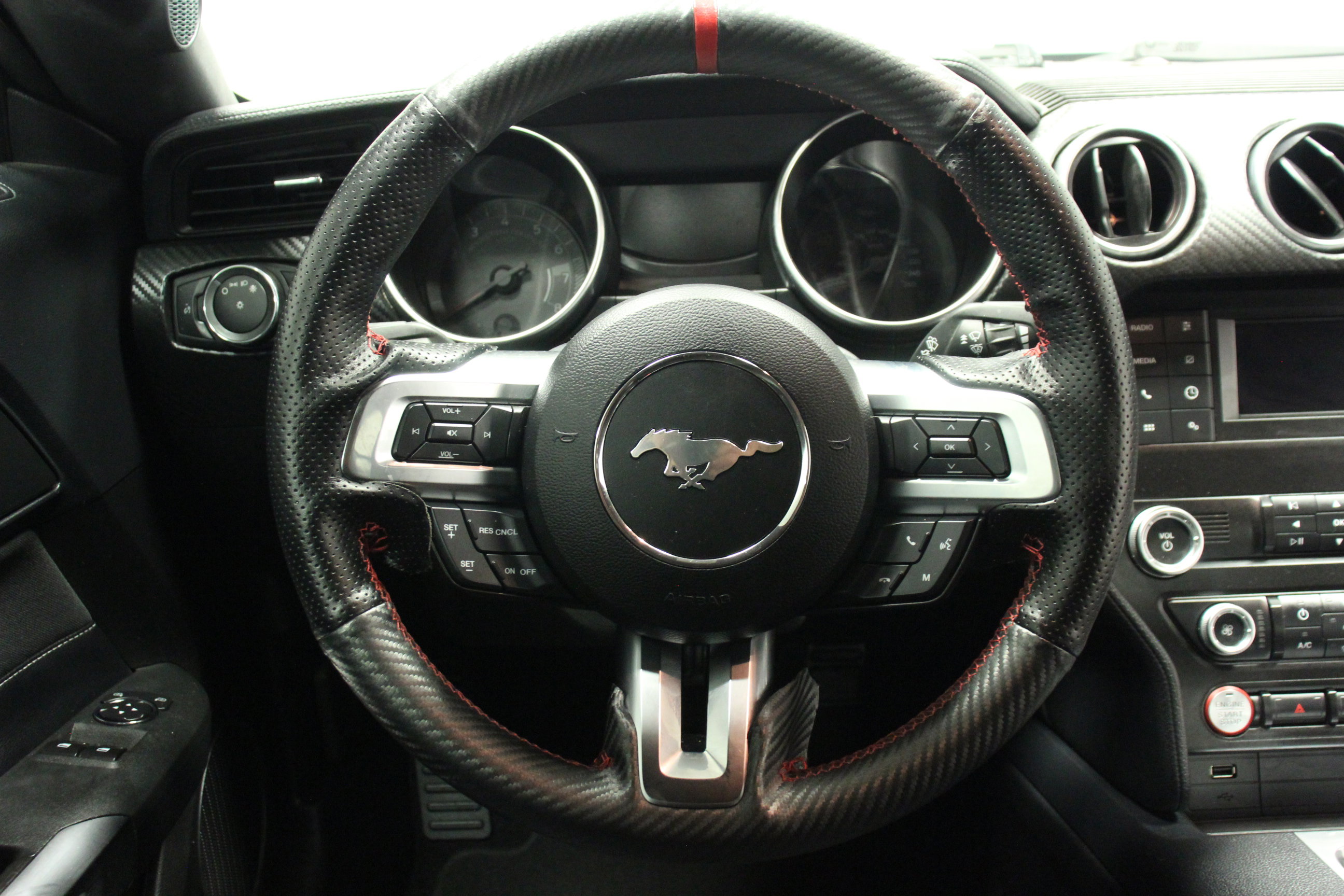 2021 Ford Mustang EcoBoost photo 14