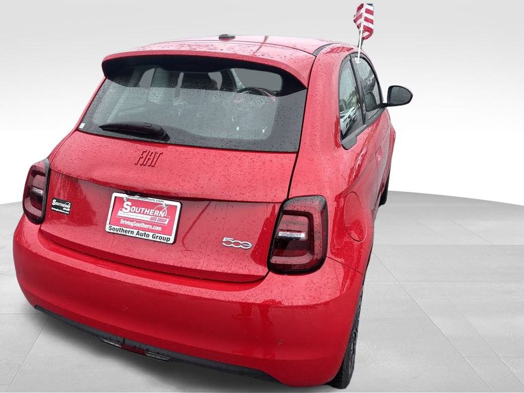 2024 Fiat 500e Red photo 4