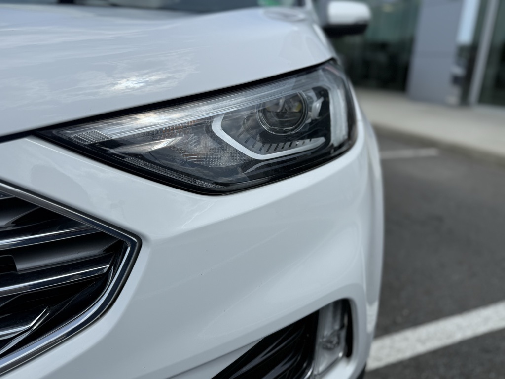 2020 Ford Edge SEL photo 11