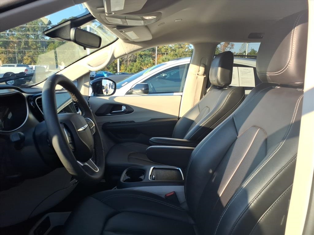 2024 Chrysler Pacifica Touring L photo 4