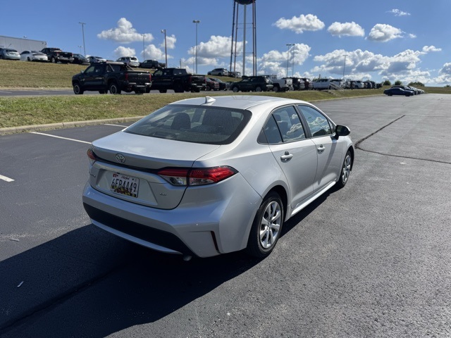 2022 Toyota Corolla LE photo 3