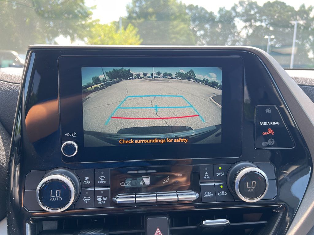 2023 Toyota Highlander L photo 12