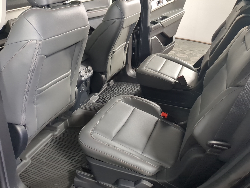 2025 Ford Explorer photo 10