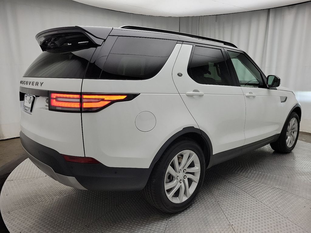 2020 Land Rover Discovery HSE photo 4